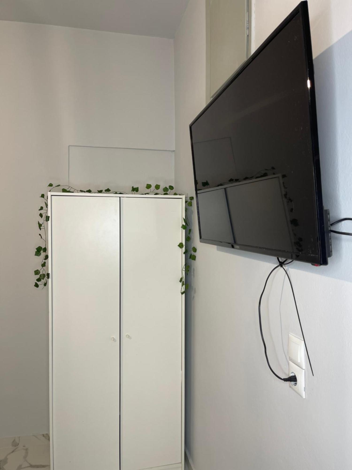 Airpoint Renovated Apartment Artemida  Exterior photo