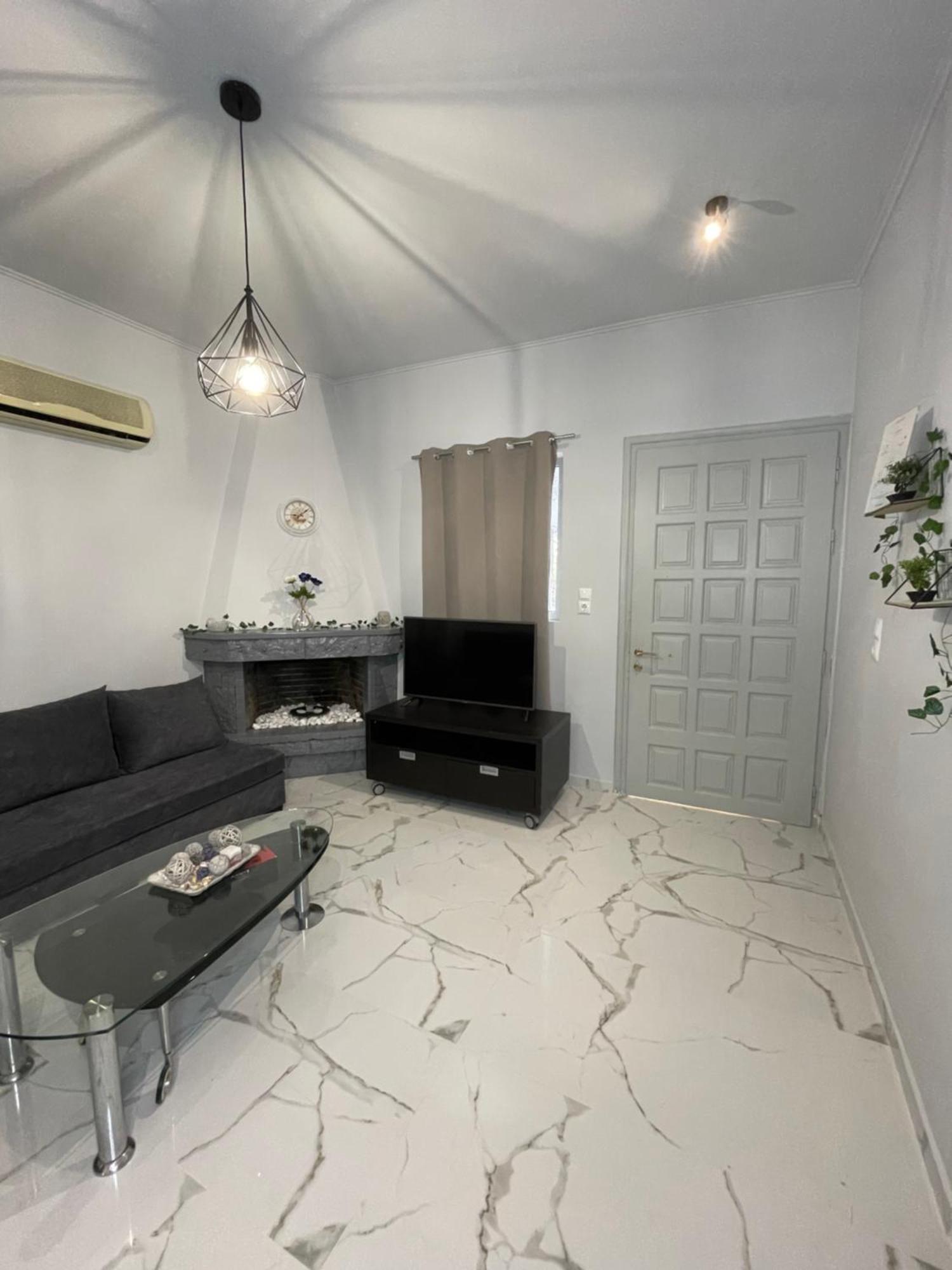 Airpoint Renovated Apartment Artemida  Exterior photo