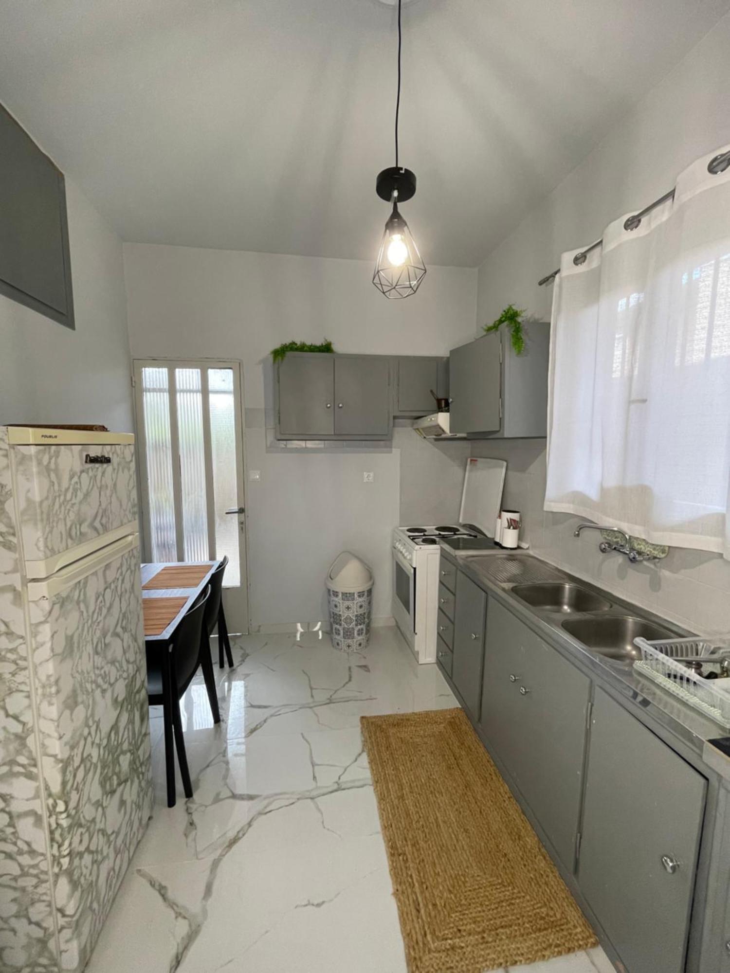 Airpoint Renovated Apartment Artemida  Exterior photo