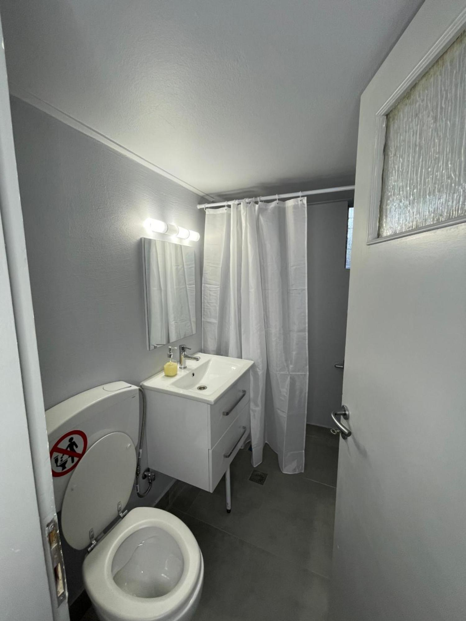 Airpoint Renovated Apartment Artemida  Exterior photo