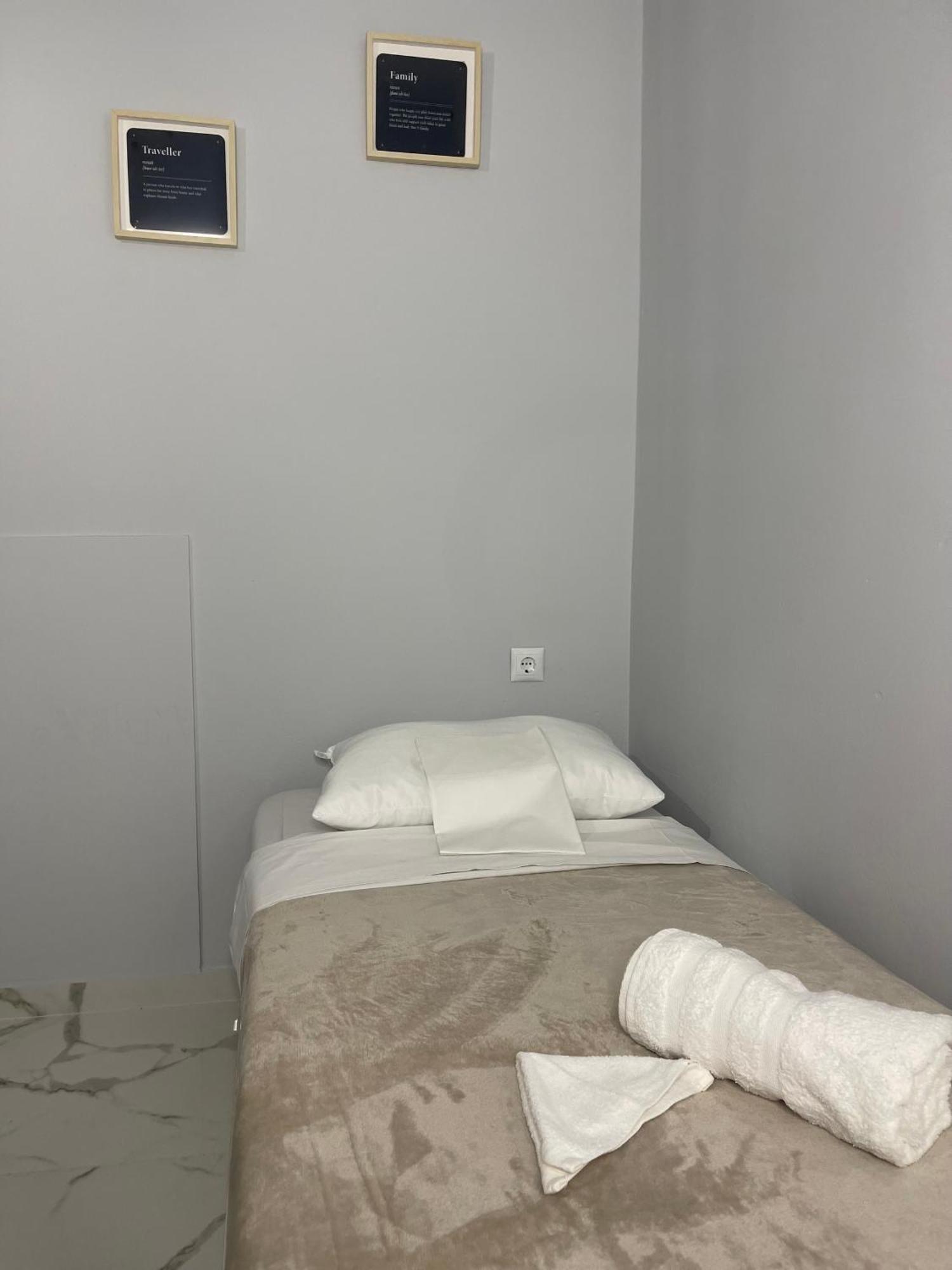 Airpoint Renovated Apartment Artemida  Exterior photo